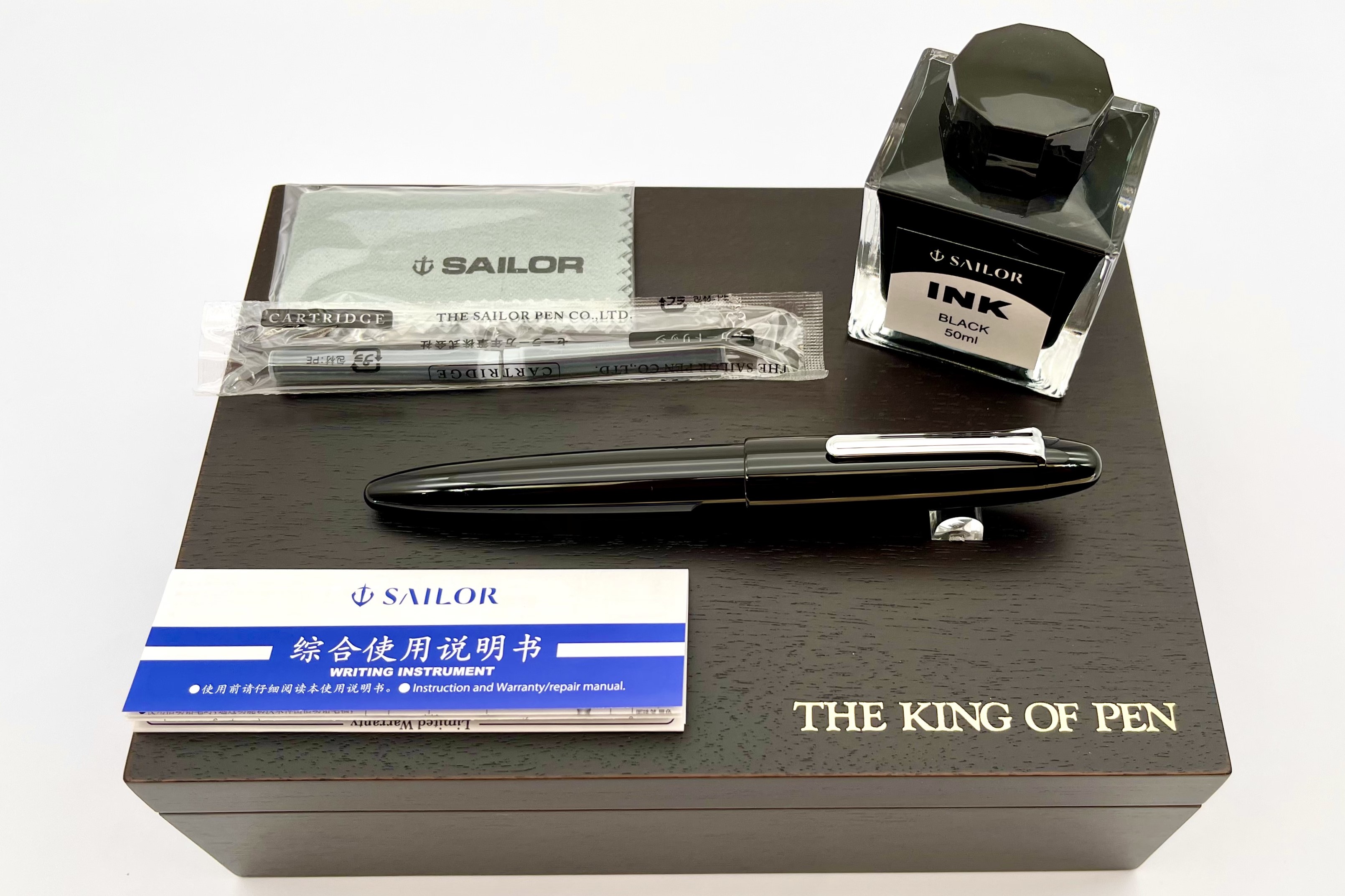 SailorKingofPensEboniteBlackRhodiumTrimFPNewNibLogo_F